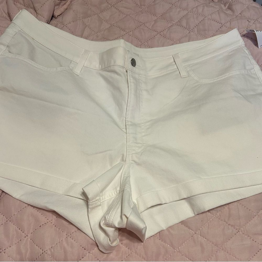 NWT Old Navy high rise WOW White Jean Shorts - Picture 3 of 10